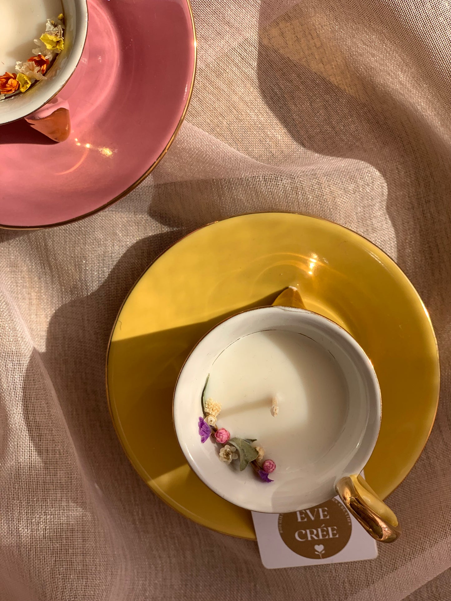 Tasse jaune et dorée - Parfum Fleur de coton